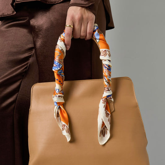 Tropical Bloom Silklook Sjaaltje – Orange Floral 70×70 cm