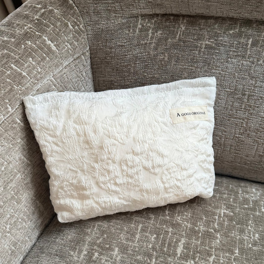 Soft Bloom – Wit Quilted Make-up tas