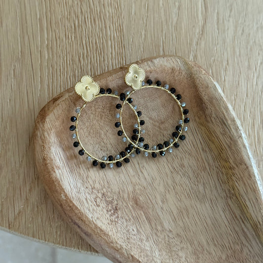 Gouden Creolen met Zwart-Grijze Kraaltjes – Oorbellen