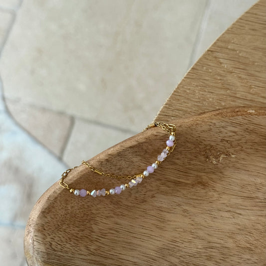 Dubbele Gouden Armband met Lila Facetkralen & Parelaccent – Two-in-One