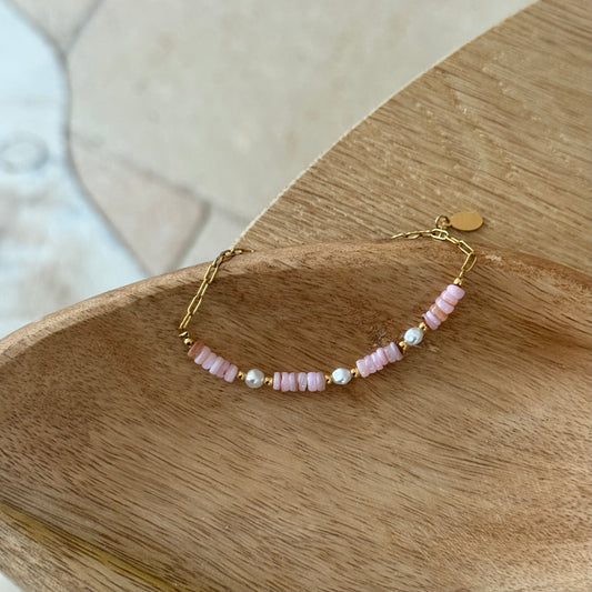 Gouden Armband met Roze Schijfkralen & Pareldetails – Soft Pink